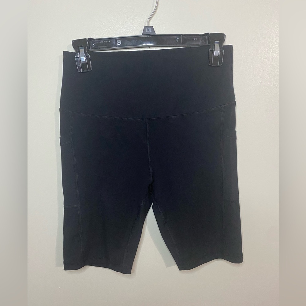 Beverly Hills Polo Club biker shorts with pockets. Black, size Medium.
